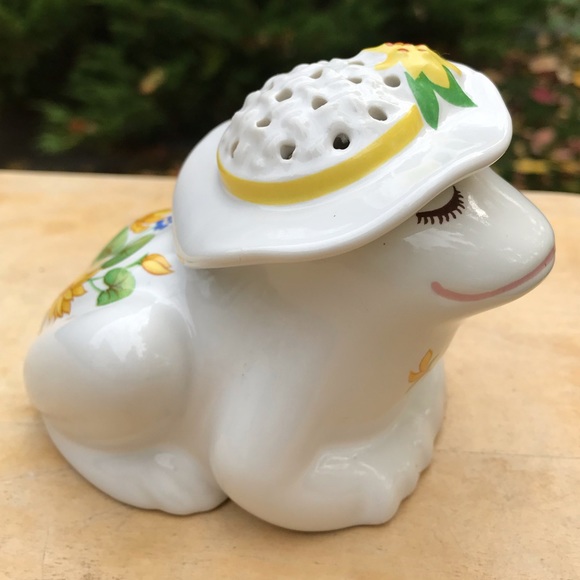 Vintage Other - Vintage 1982 Avon ceramic potpourri frog floral figurine